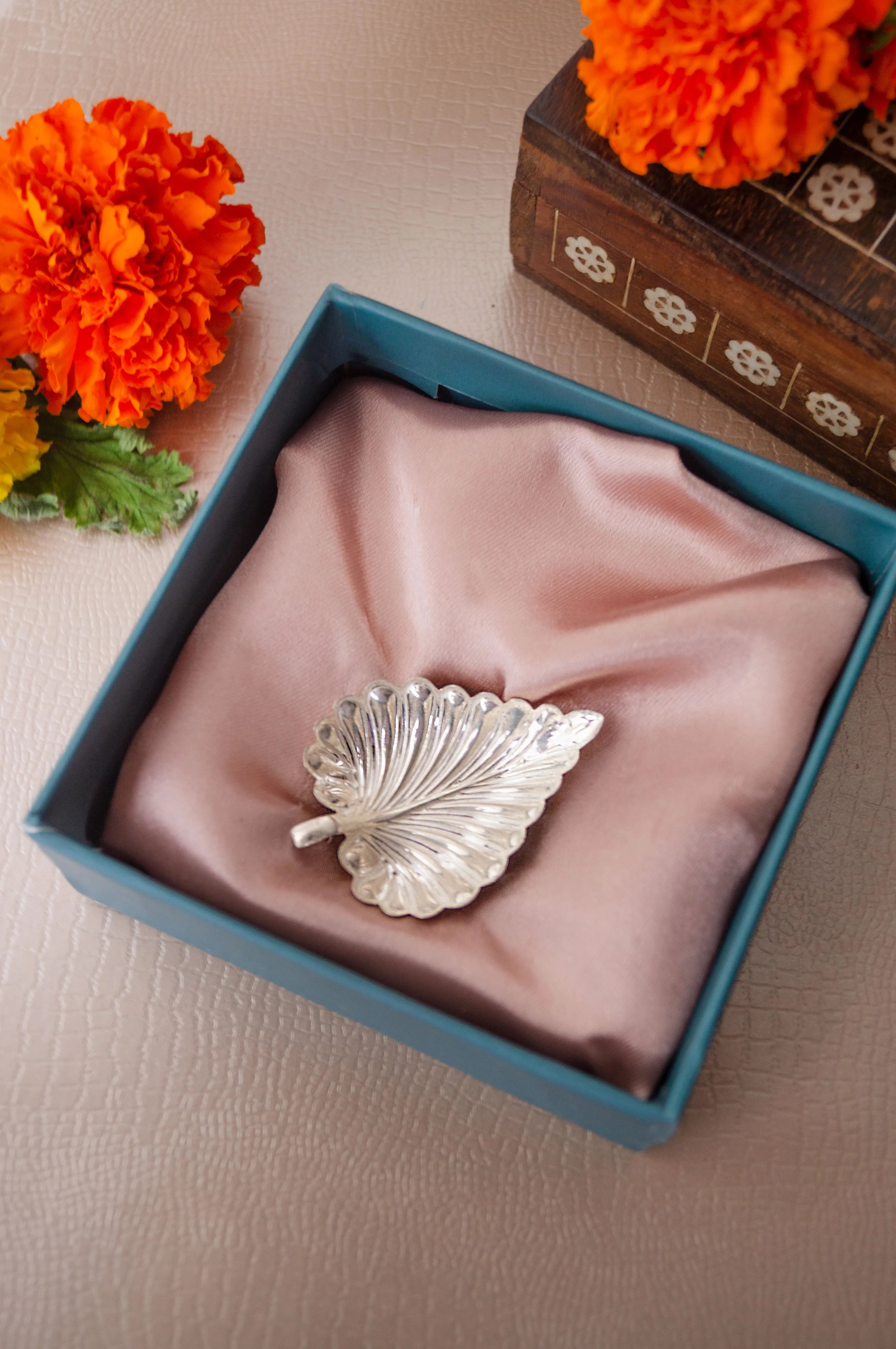 Mini Leaf Prasad Plate - Family Wali Diwali Gift Hamper