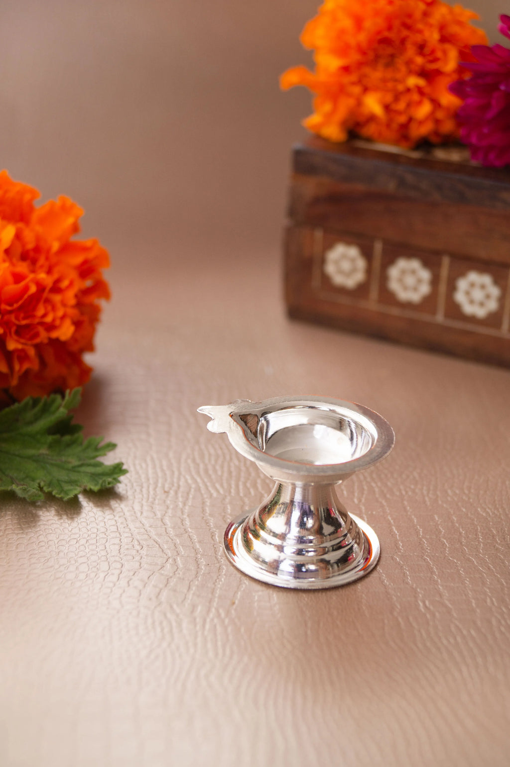 Pooja Diya Stand - Family Wali Diwali Gift Hamper